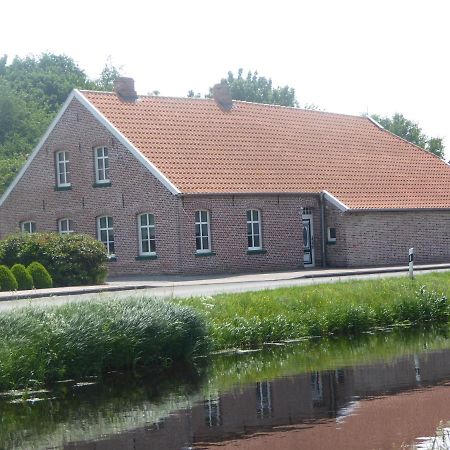 Ferienwohnung Gulf Im Gulfhof Am Kanal Grossefehn Экстерьер фото